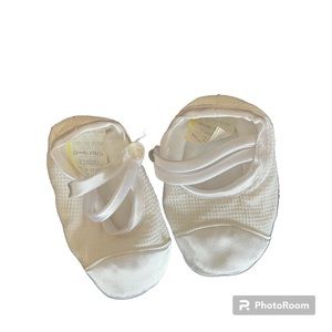 👶🏻Baby girl size 3-6 months, white slide-on shoes w/double straps, barely worn